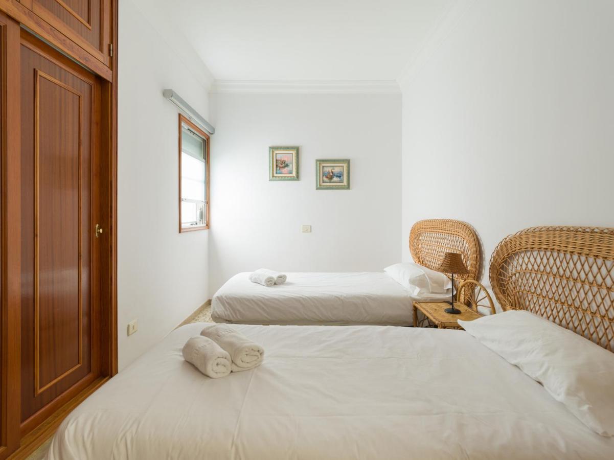 Huge Balcony Over Las Canteras By Canariasgetaway لاس بالماس دي غران كاناريا المظهر الخارجي الصورة